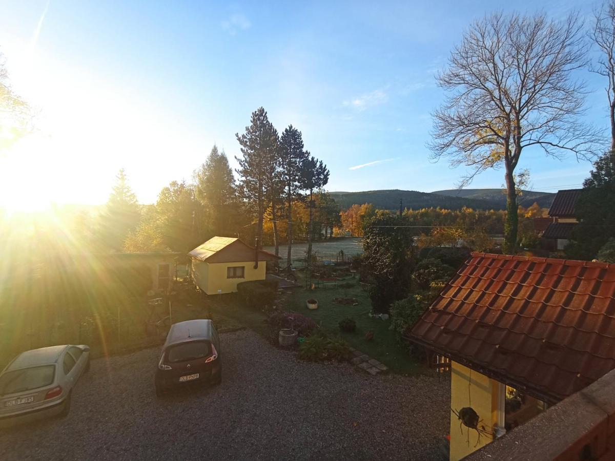 Dom Na Przedgorzu-Apartamenty Z Widokiem Na Gory Сверадув-Здруй Экстерьер фото